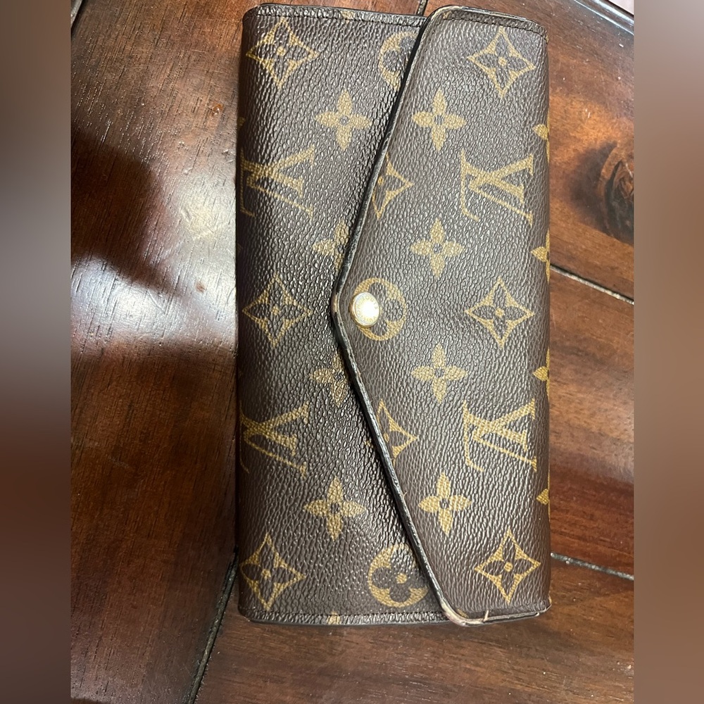 Authentic Louis Vuitton Sarah wallet*** flash sale